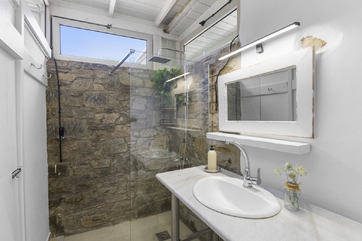 Bathroom 4.jpg